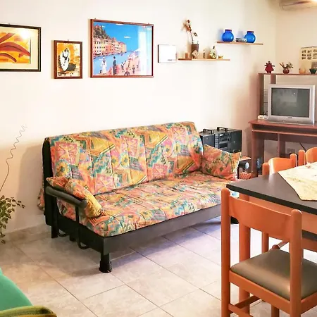 شقة 3 Bedroom Lovely In ألغيرو